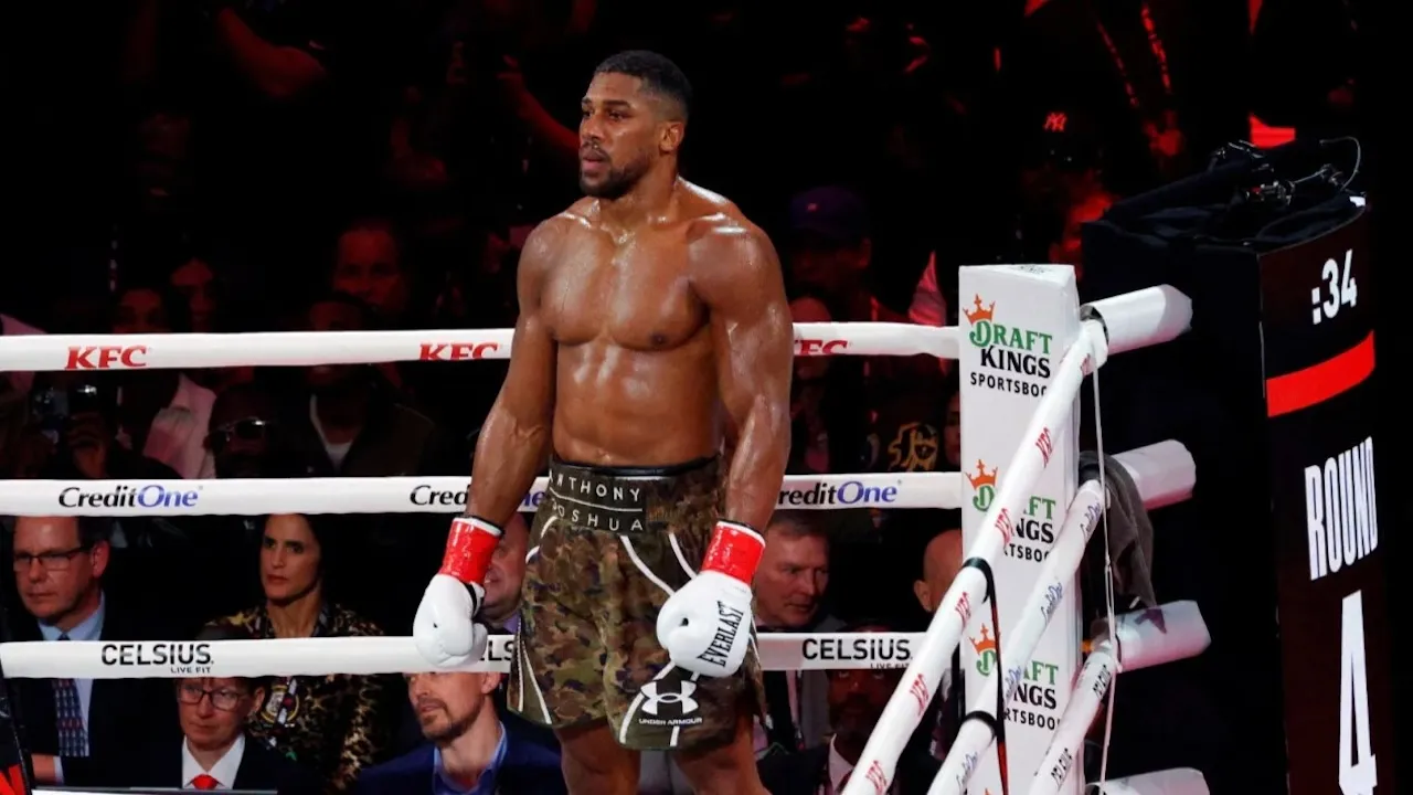 Peter Fury: Anthony Joshua Perlu Persiapan Sebelum Hadapi Tyson Fury
