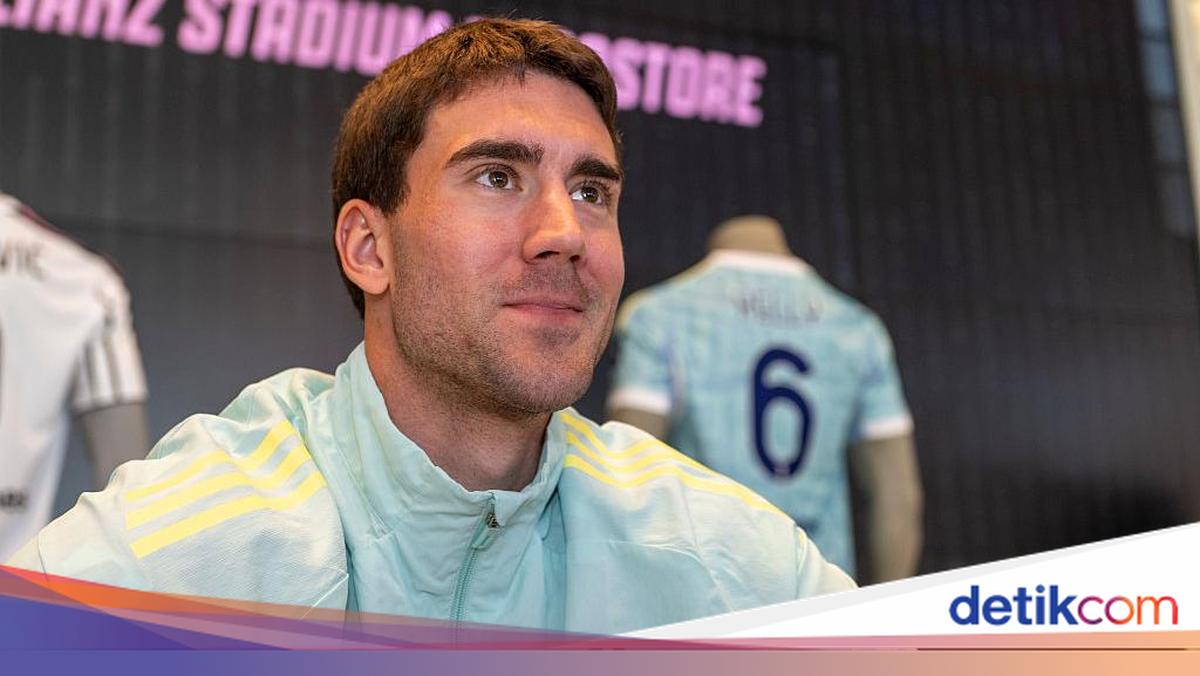 ---
Vlahovic Masih Menunggu Peluang Bergabung dengan Barcelona

---
