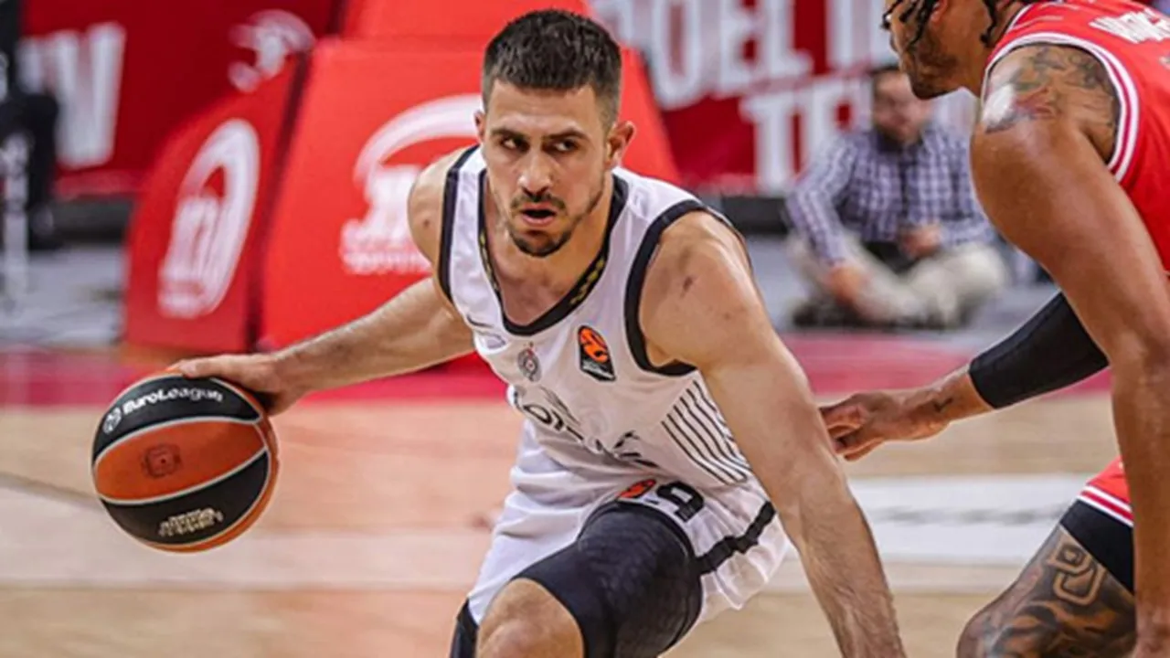 ---
Partizan Belgrade Perpanjang Kontrak Vanja Marinkovic Hingga 2027

---
