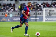 Patrick Kluivert Semangat Kembali ke Indonesia untuk Clash of Legends