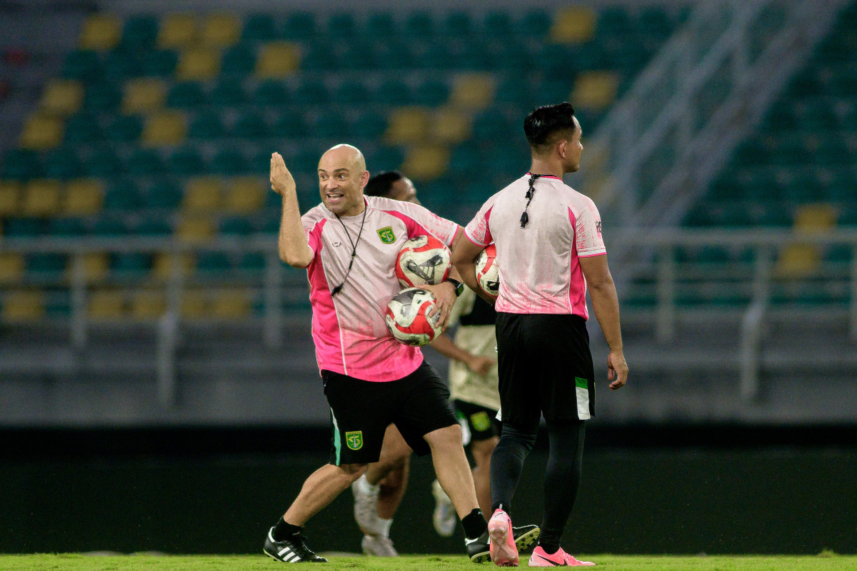 Persebaya Hadapi Ancaman dari PSBS Biak di Stadion Gelora Bung Tomo
