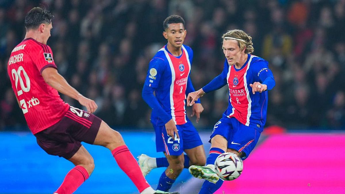 Kemenangan PSG atas Lyon di Malam Penghargaan Ballon d'Or