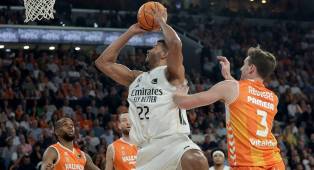 ---
Real Madrid Basket Kalahkan Valencia di Roig Arena
---