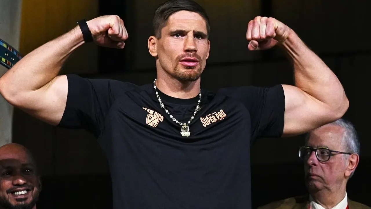 ---
Rico Verhoeven Siap Hadapi Deontay Wilder di Pertandingan Fury-Joshua

---