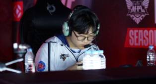 ---
RRQ Kalahkan EVOS dalam Pertandingan Klasik MPL ID S17 Minggu Keempat
---