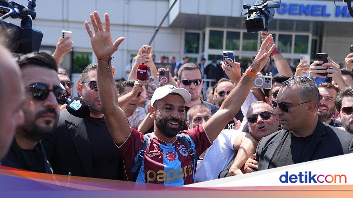 Kedatangan Mohamed Salah di Turki Disambut Meriah oleh Fans Trabzonspor