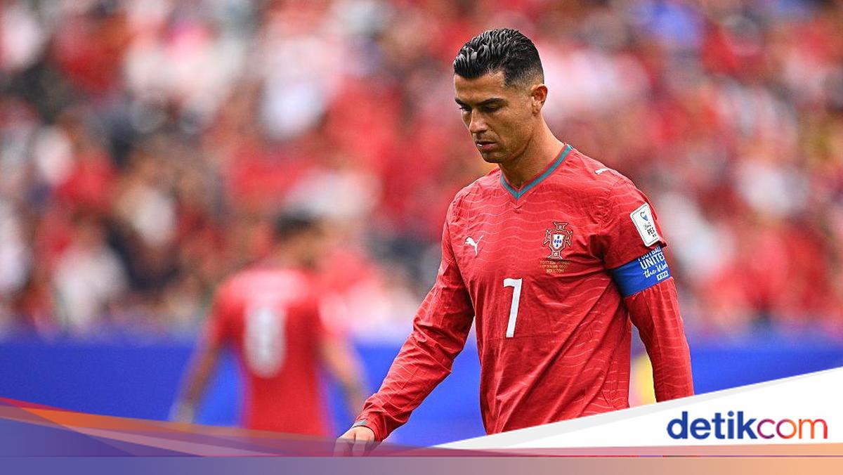 ---
Scholes: Usia 41 Tahun, Ronaldo Hanya Layak Jadi Kiper

---