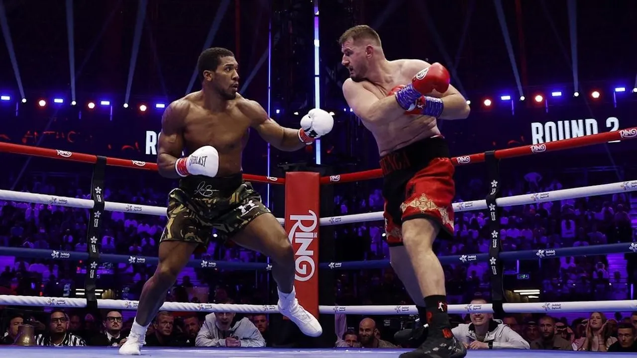 Anthony Joshua Raih Kemenangan KO Setelah Terjatuh Dua Kali