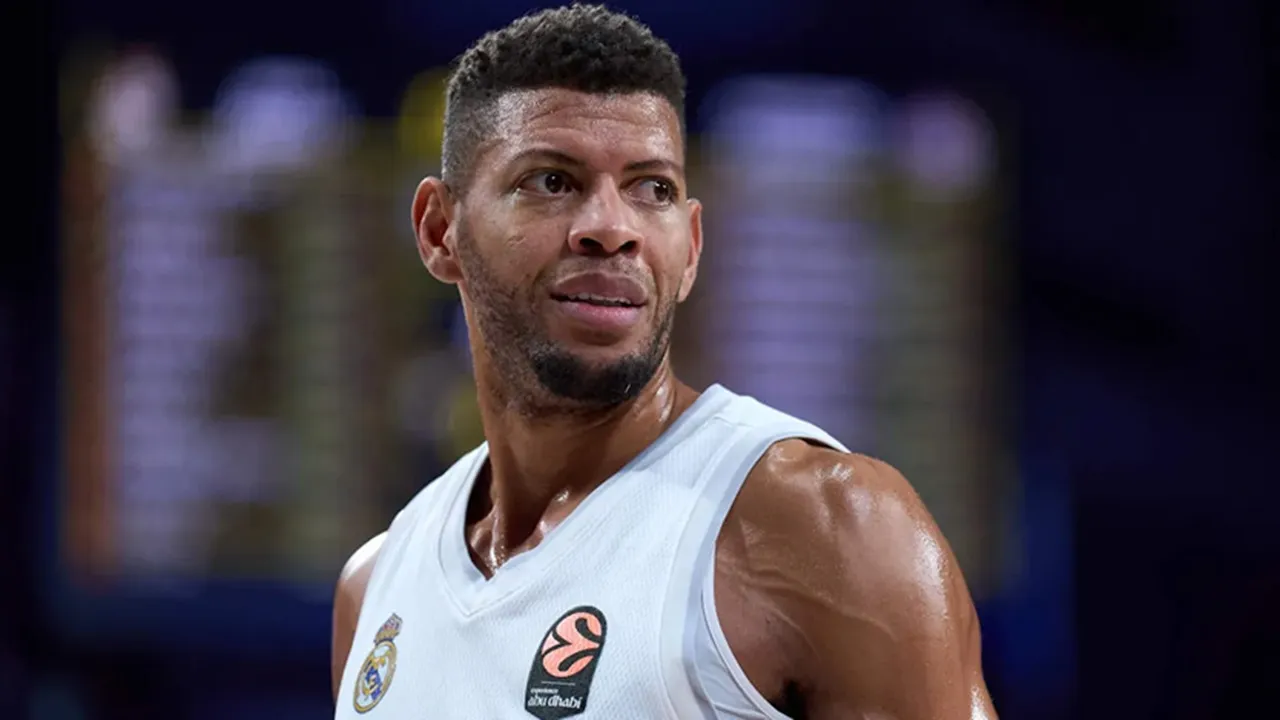 Walter Tavares Dipastikan Tidak Bermain di Playoff Melawan Hapoel Tel Aviv