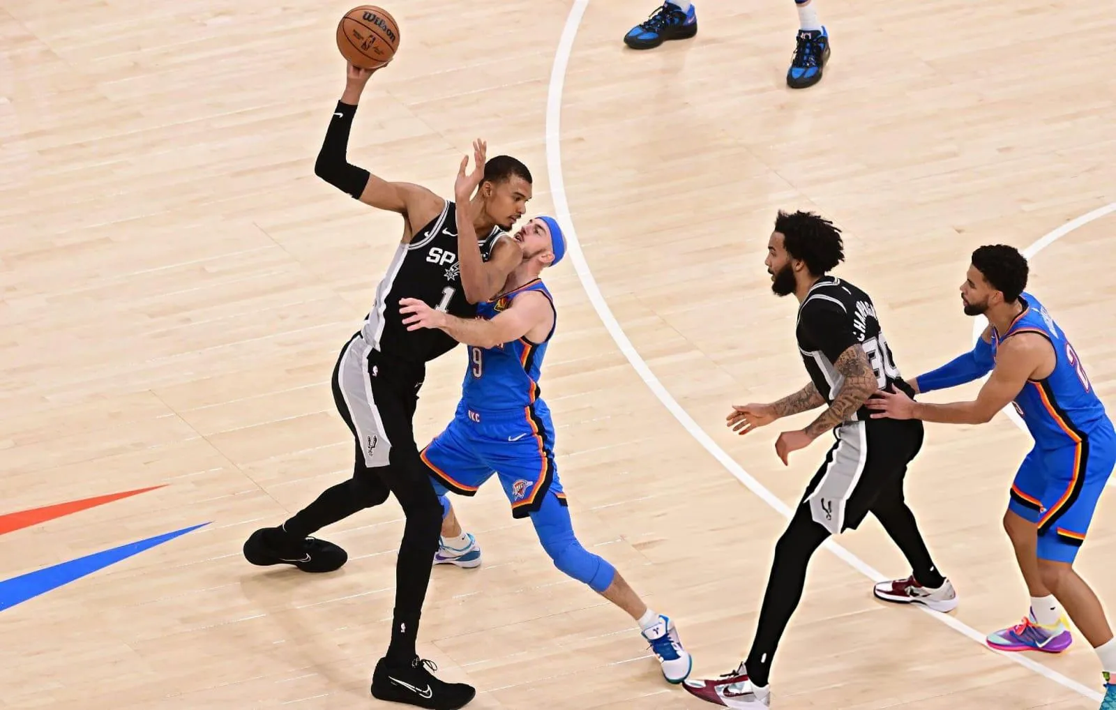 Spurs Menang Dramatis Atas Thunder, Putus Rekor Sapu Bersih Playoff