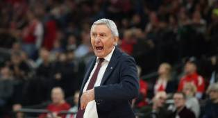 Svetislav Pesic Berambisi Akhiri Karier dengan Kemenangan Gemilang