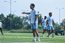 Thom Haye Menyampaikan Strategi Utama Persib Bandung Menjelang Pertandingan Melawan Semen Padang