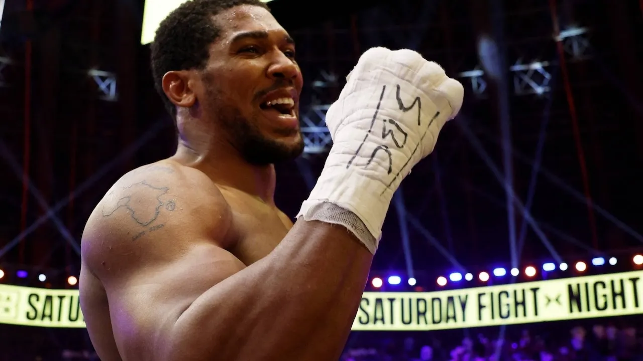 Tony Bellew Menolak Anggapan Anthony Joshua Kehilangan Ketahanan Pukulan