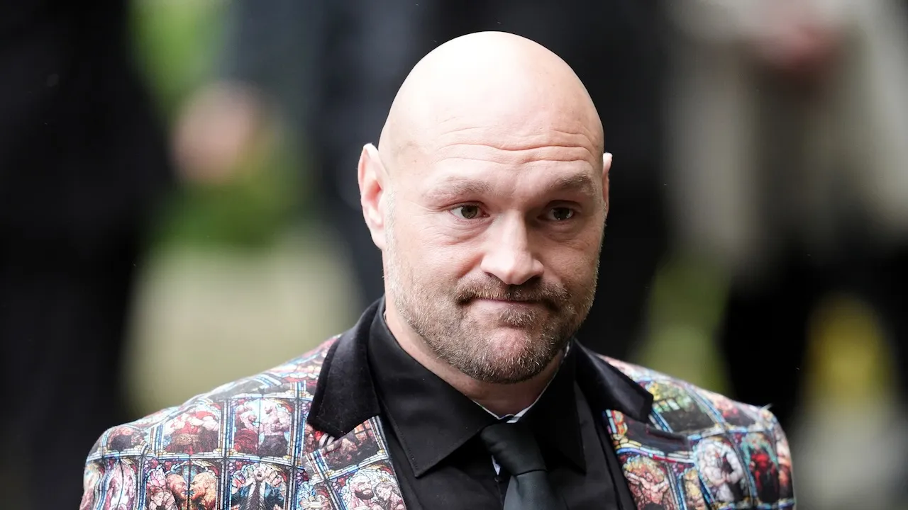 Tyson Fury Pilih Diam Usai Penampilan Anthony Joshua yang Mengejutkan