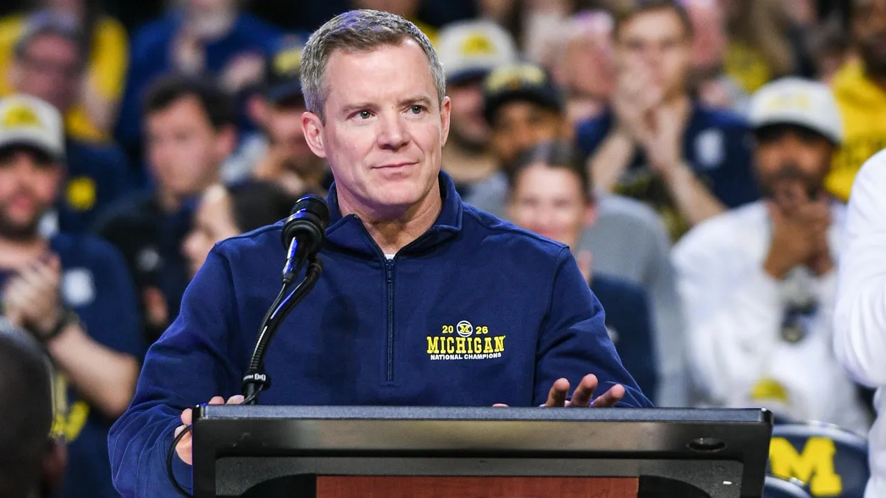 ---
Dusty May Tinggalkan Universitas Michigan untuk Bergabung dengan Dallas Mavericks

---