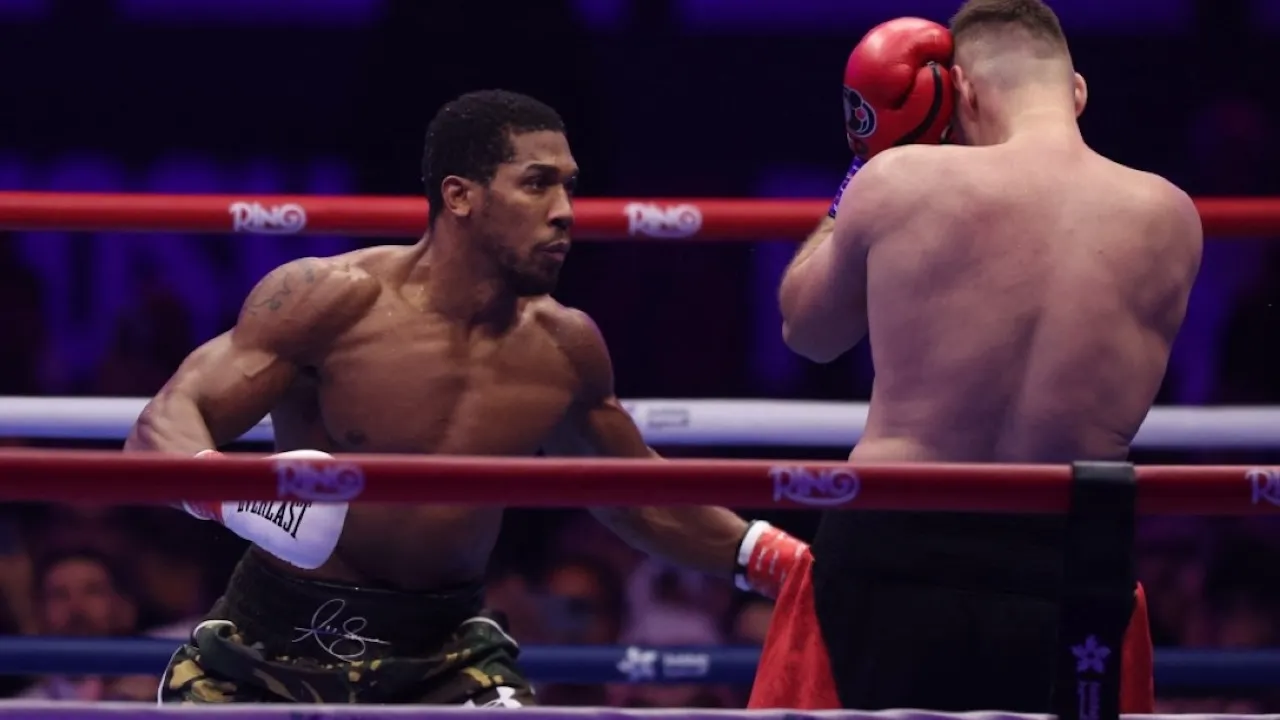 Usyk Mengapresiasi Kebangkitan Anthony Joshua, Ramal Kemenangan atas Tyson Fury