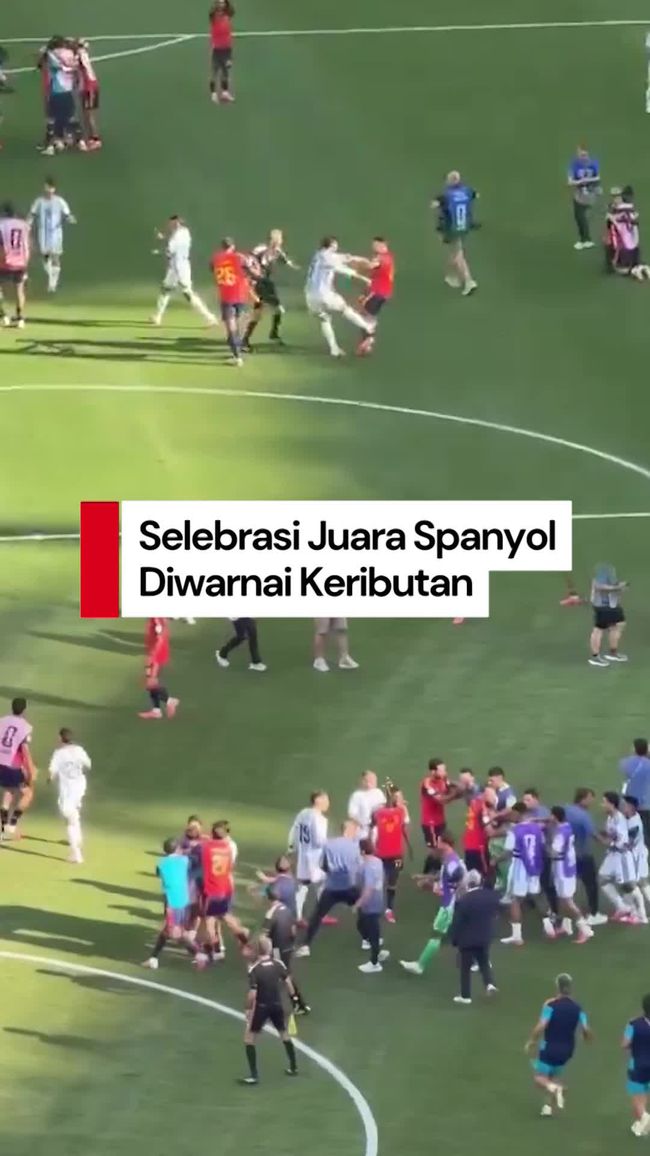 Kericuhan Saat Perayaan Juara Spanyol, Paredes Dikeluarkan dari Lapangan!