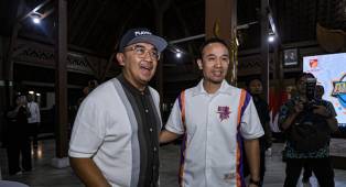 Wali Kota Bandung Menyambut Kedatangan Pemain Menjelang Pertandingan IBL All-Star