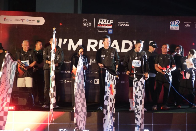 ---
Wamenpora Taufik Resmikan MS Glow For Men: Malang Half Marathon 2026, 7.000 Pelari Meriahkan Kota Malang

---