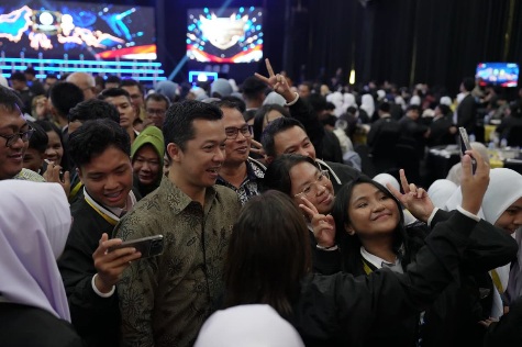 Wamenpora Taufik Hidayat Hadiri Final Cerdas Cermat 4 Pilar MPR RI